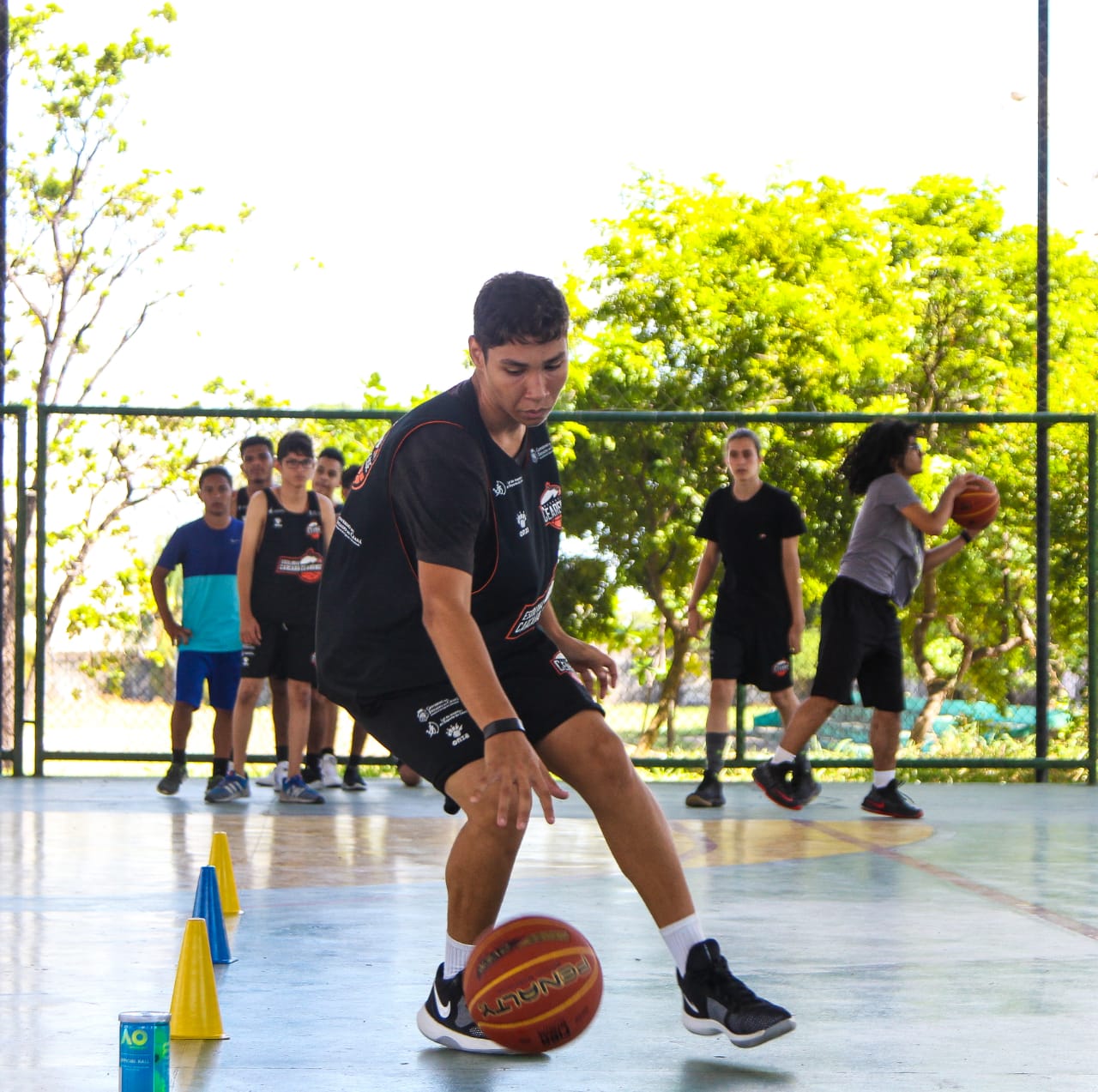 Escolinha de Basquete é sucesso nas Vilas de Esporte e Lazer de ...